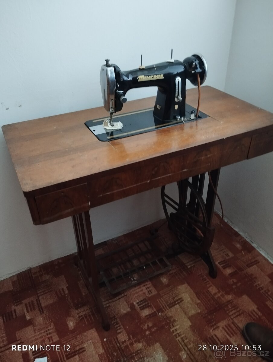šicí stroj Minerva