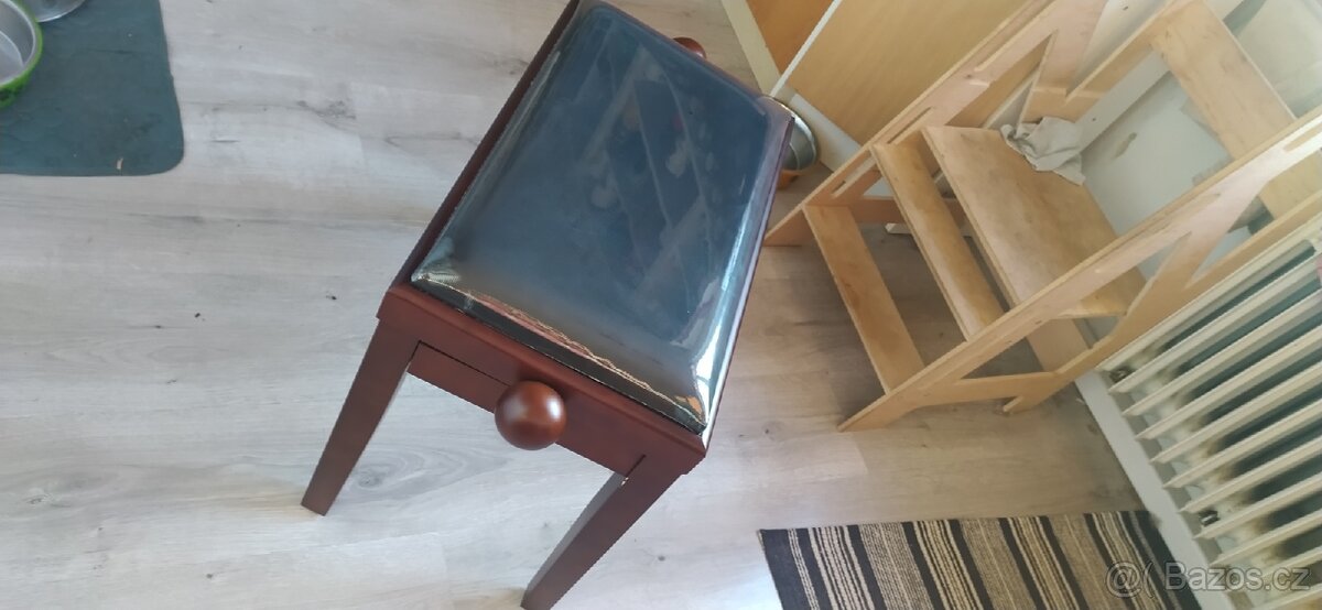 Klavírní stolička