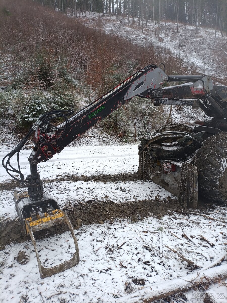 Poškozená hydraulická ruka Velte