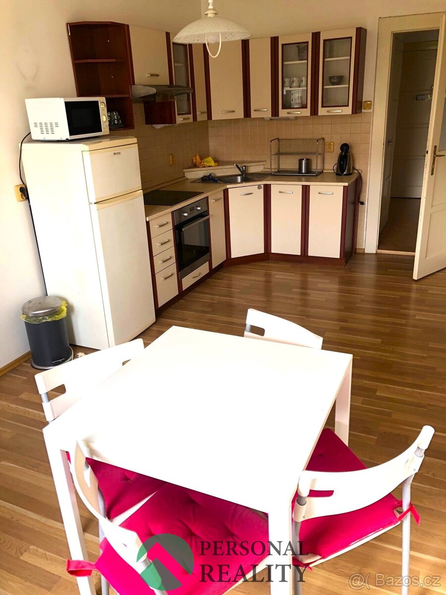 Pronájem slunného bytu 2+kk 45 m², Praha 2 - Vinohrady, Pols