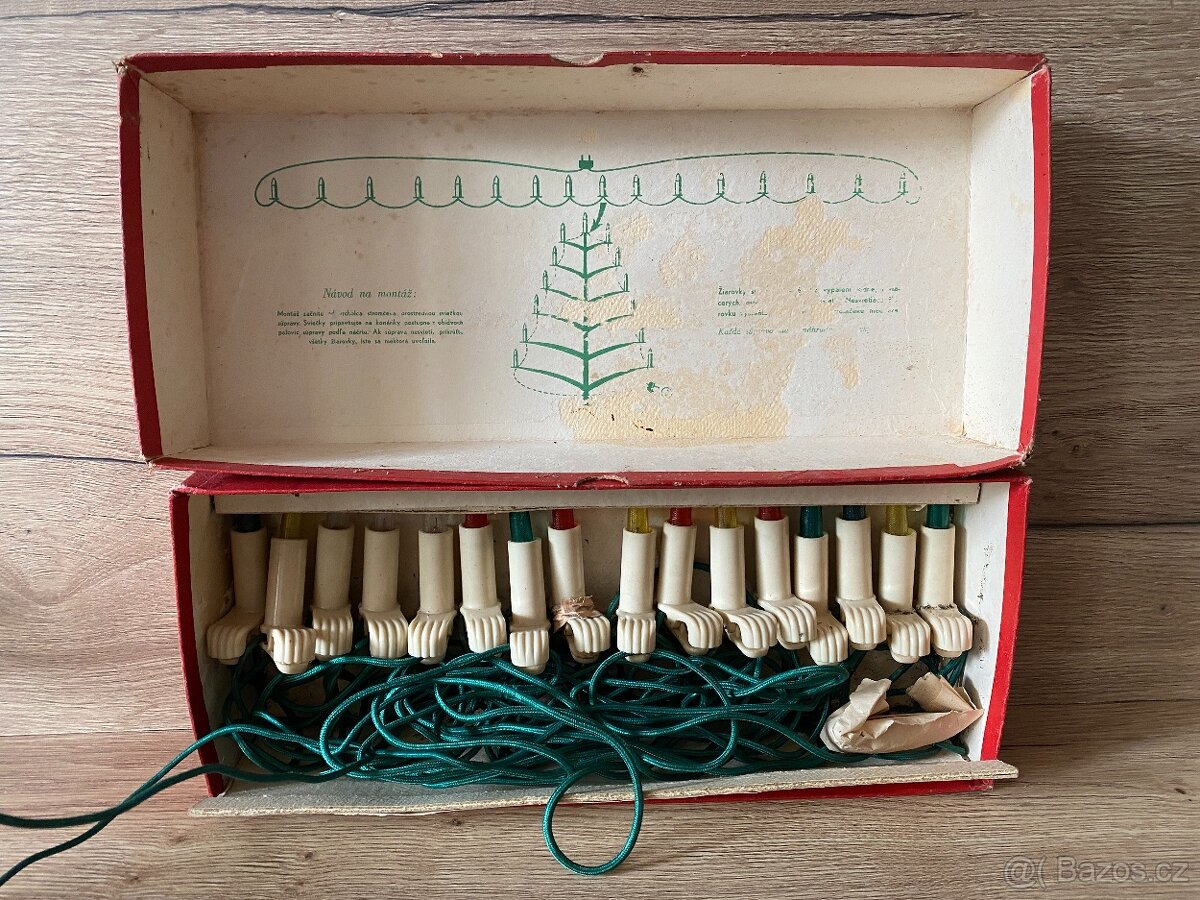 staré vánoční ozdoby světýlka svíčky vánoční ozdoby