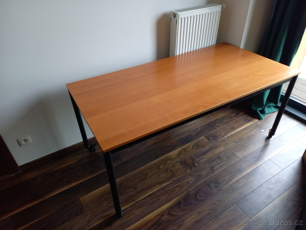 Velký kvalitní pracovní stůl 160 x 80 cm.