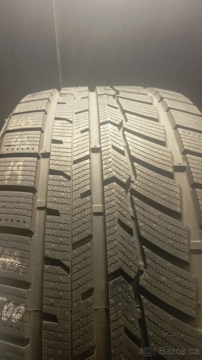 245/45R19 -AUSTONE -zimní