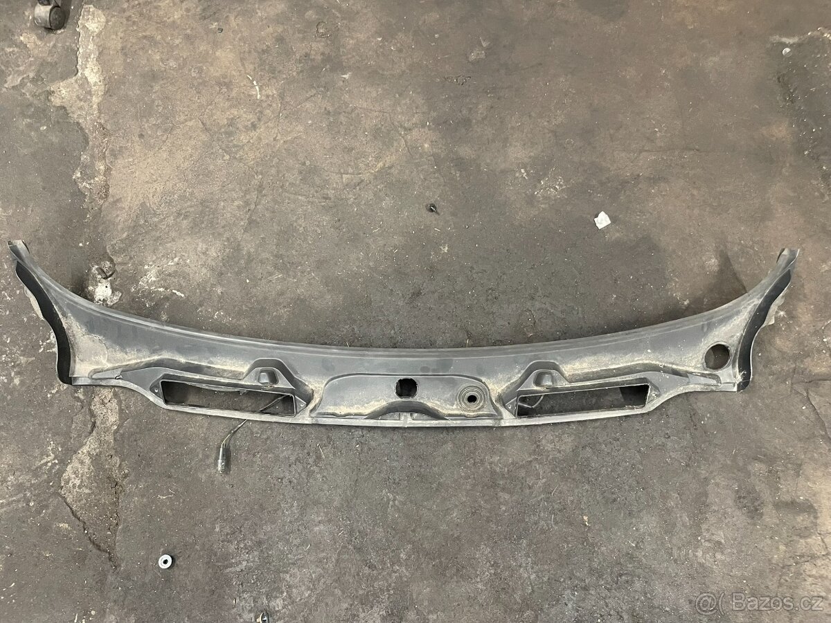 Bmw e90 e91 torpedo pod přední okno