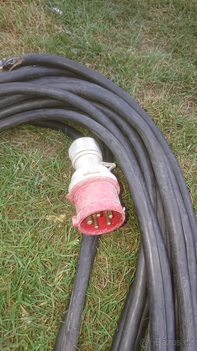 Gumový kabel 380V hrubý