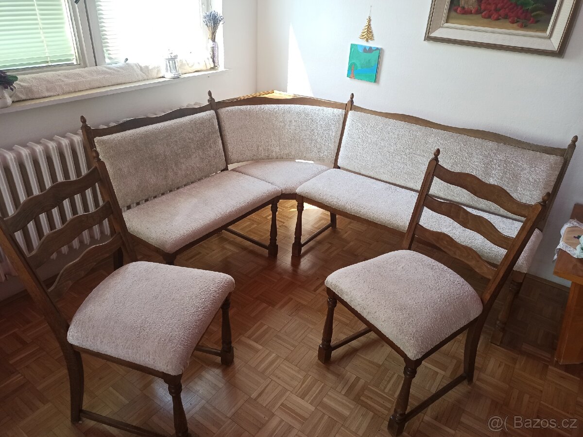 Rohová lavice + dvě židle