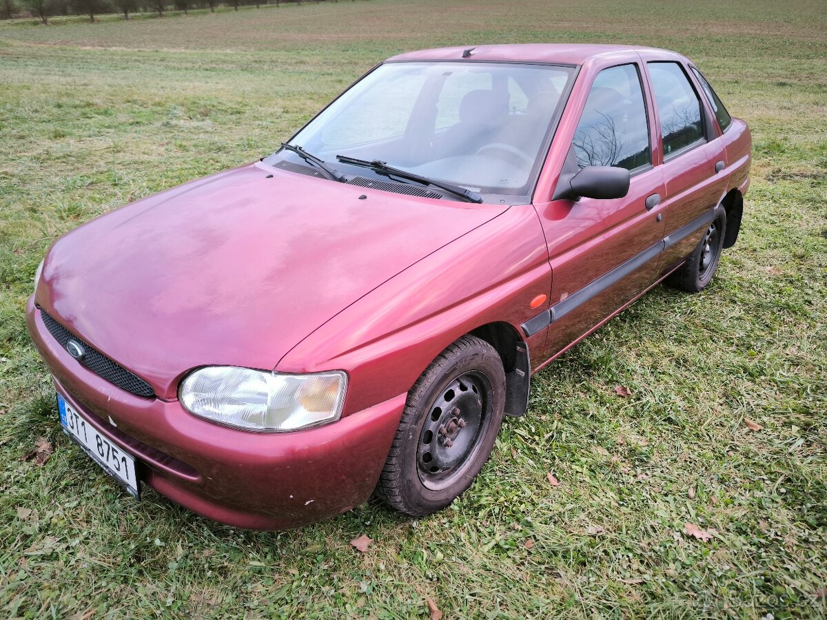 Escort HB 1.6 16V 1998 vínový