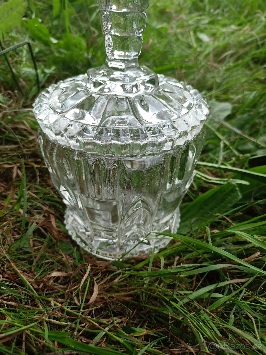Sklo a porcelán