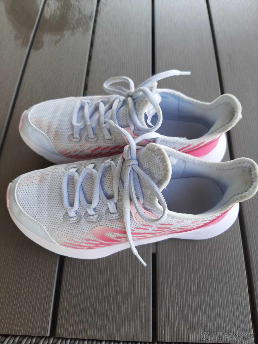 Tenisky velikost 36 z Decathlonu