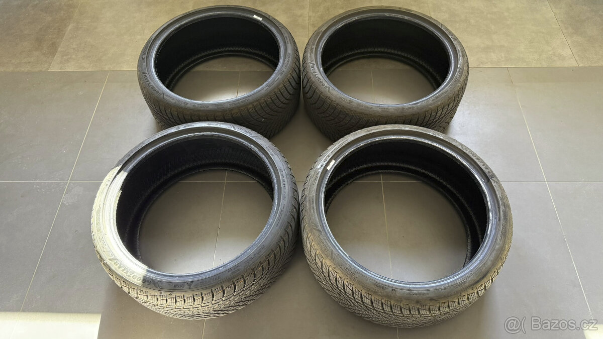 Zimní pneu Goodyear Ultragrip 235/35 R19 - zánovní
