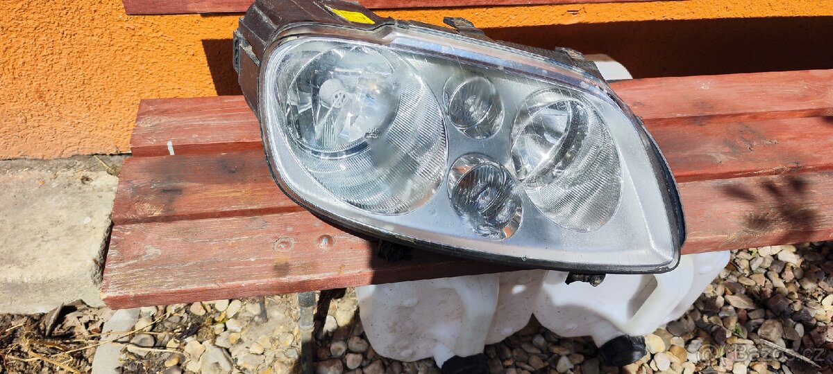 Predni svetlo vw Touran 1T