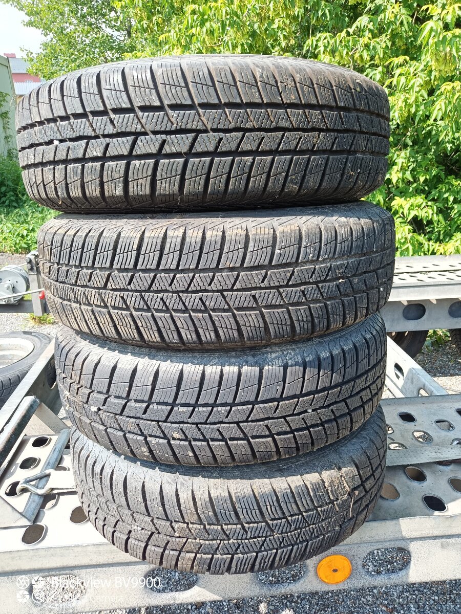 Zimní pneu Barum 175/70 R14 na disku Fabia 5x100.