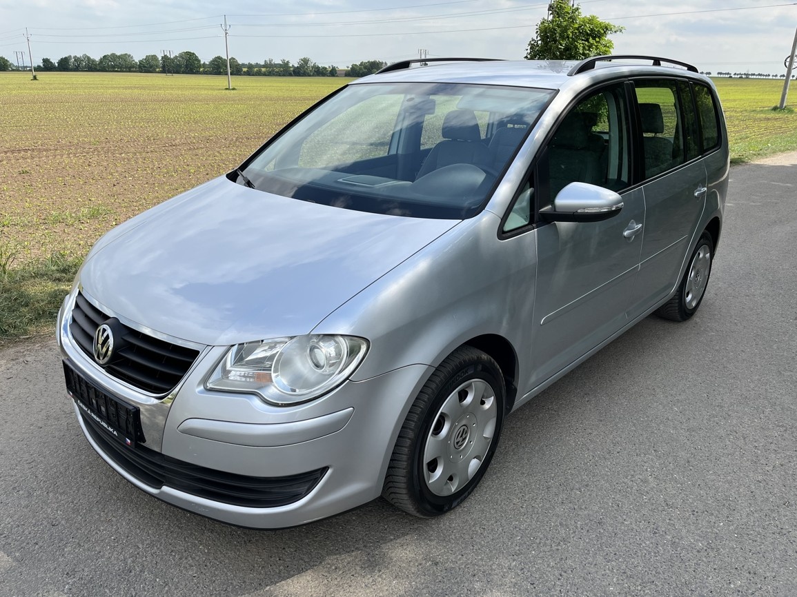 Volkswagen Touran 1.4tsi 103KW, naj. 132 tis km, 7 mist