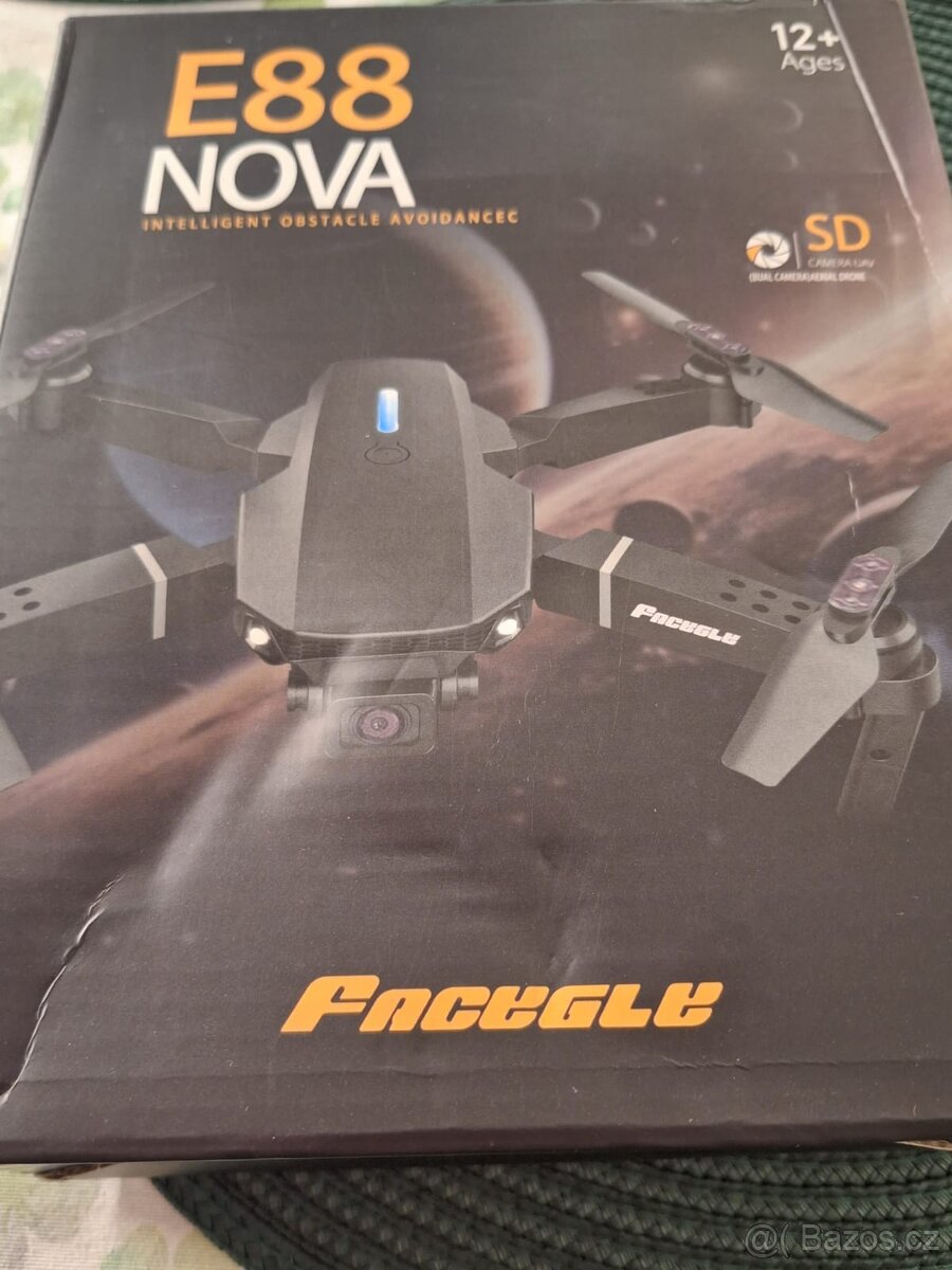 Dron E88 Nova
