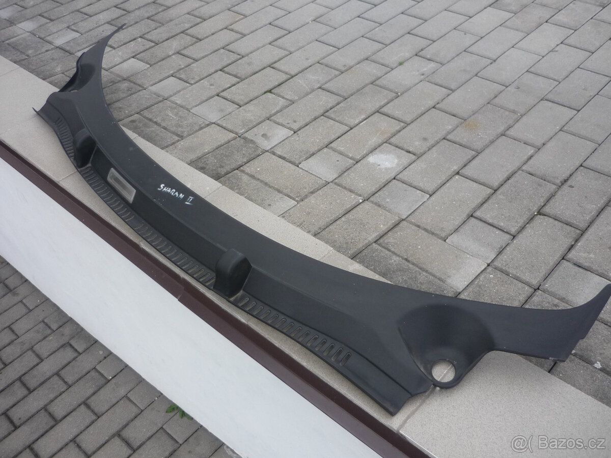 VW Sharan plast před okno