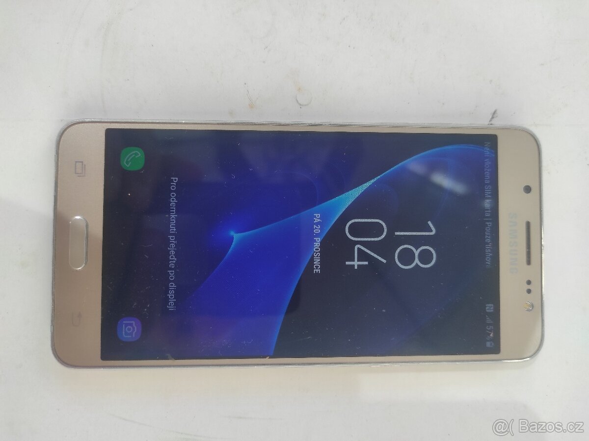 Mobil Samsung stříbrný