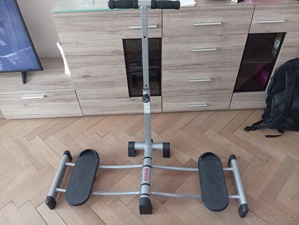 Posilovací stroj