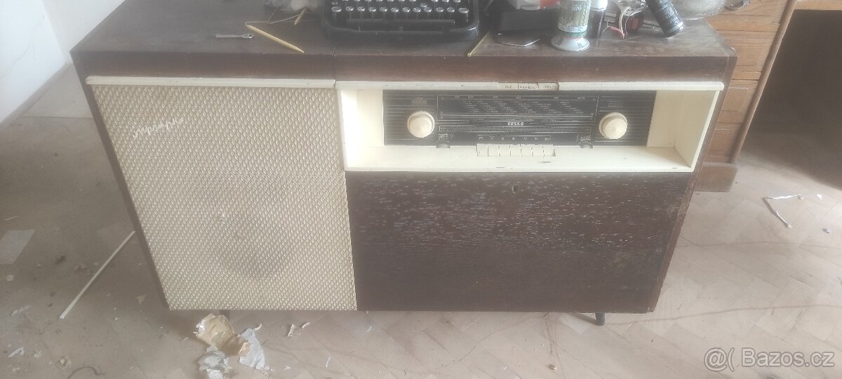 TESLA radio s gramofonem