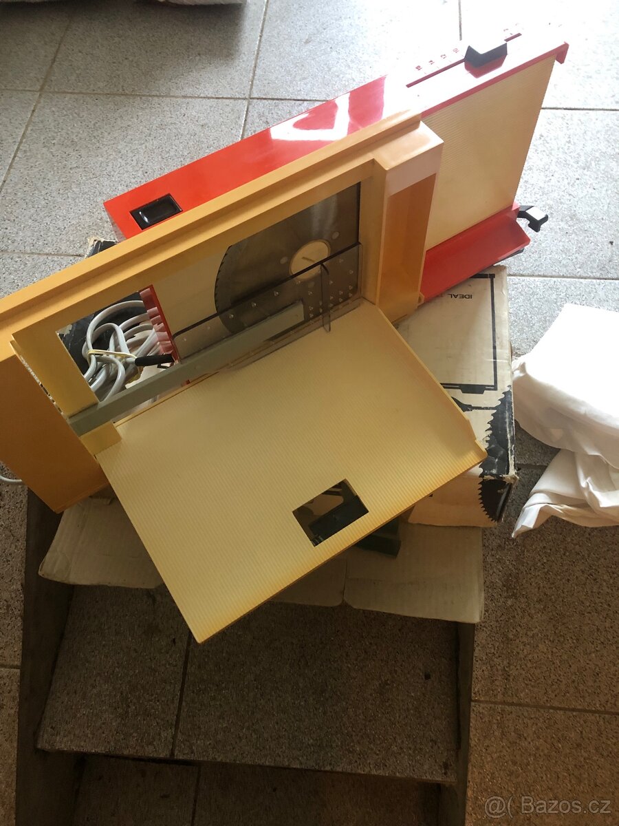 Retro elektrický kráječ IDEAL 175