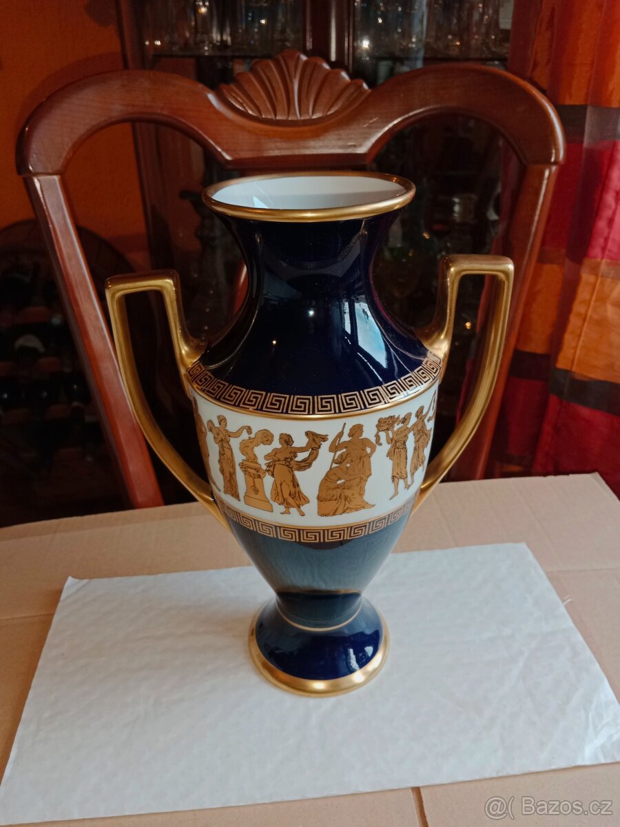 Krasná stará porcelánová zdobená amfora,