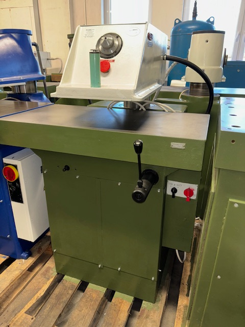 Hydraulický vysekávací lis