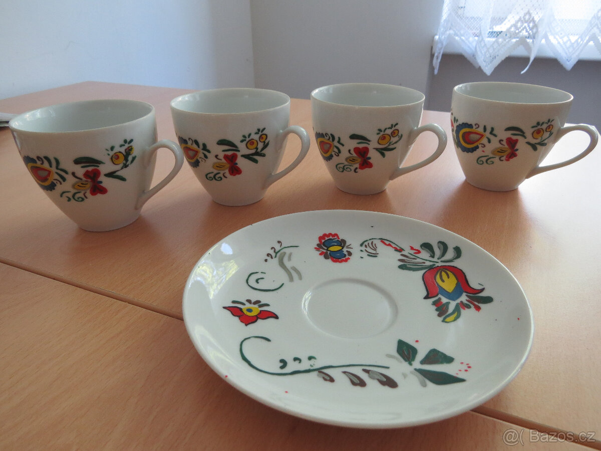 Hrnečky, obrázky, retro prostírání, andělíčci