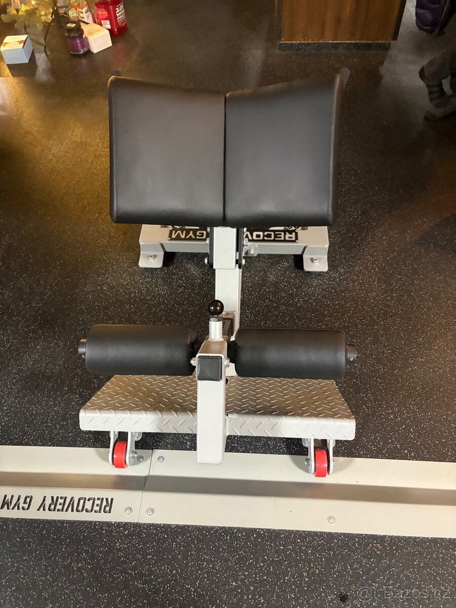 Posilovací lavice Hyperextenze