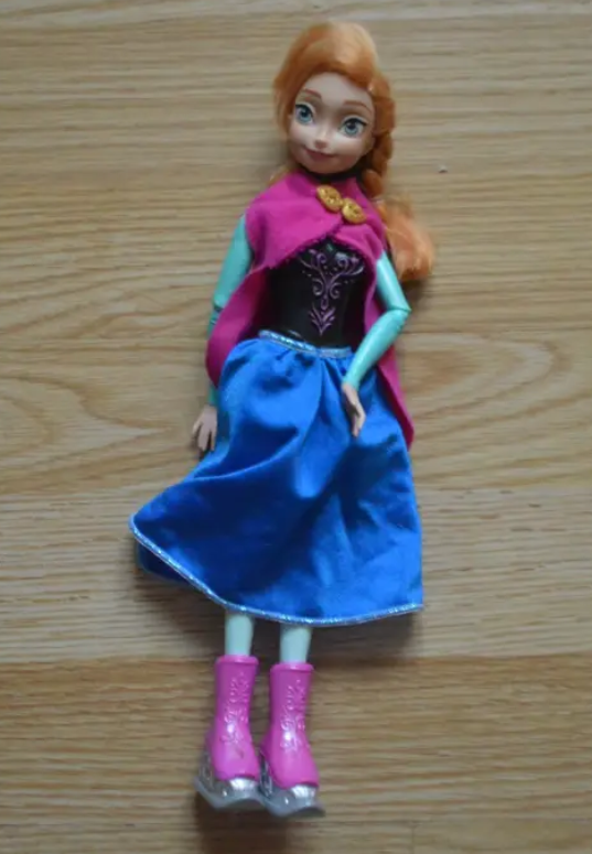 Princezna Anna Frozen na bruslích