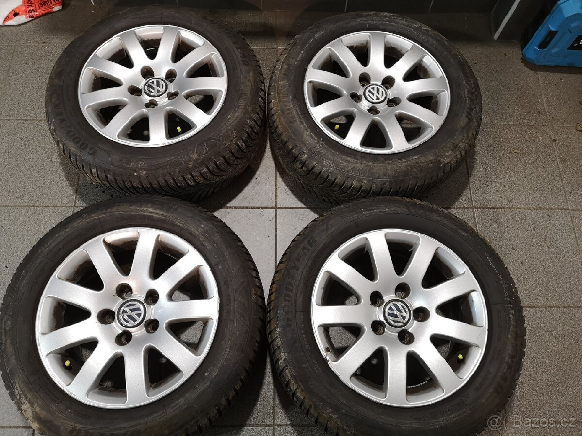 Vw Passat, Caddy, Golf alu + celoroční 205/60/15.