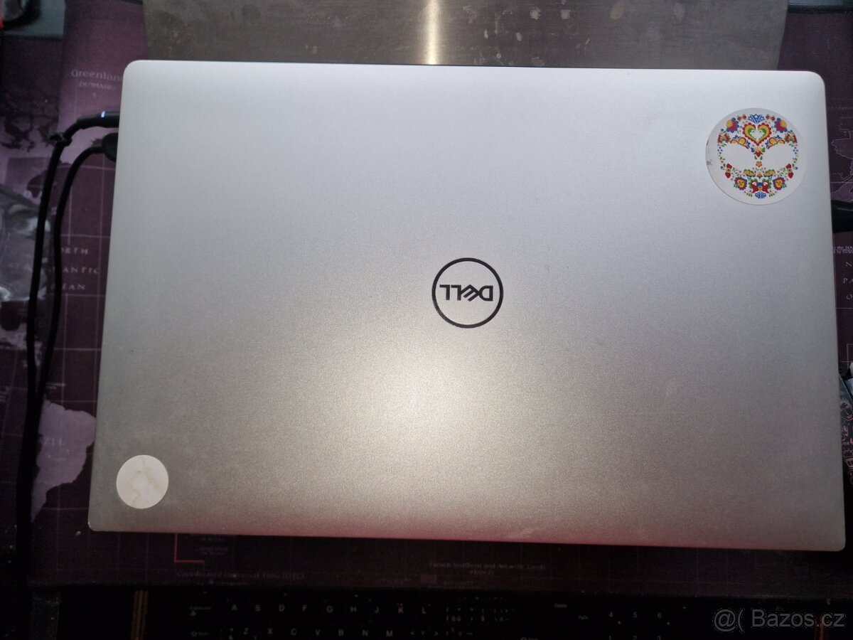 Dell XPS 15 9570 - stříbrný