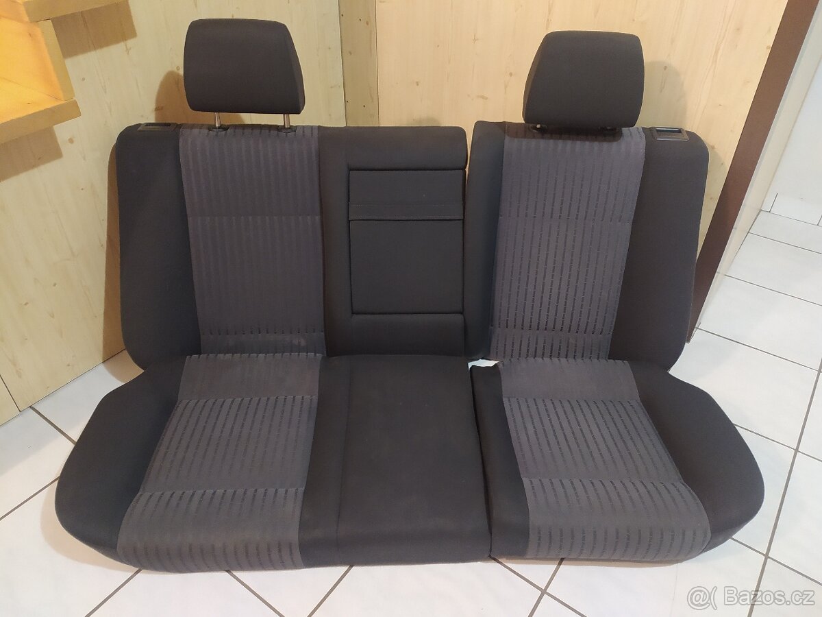 Zadní řada sedadel Škoda Octavia I