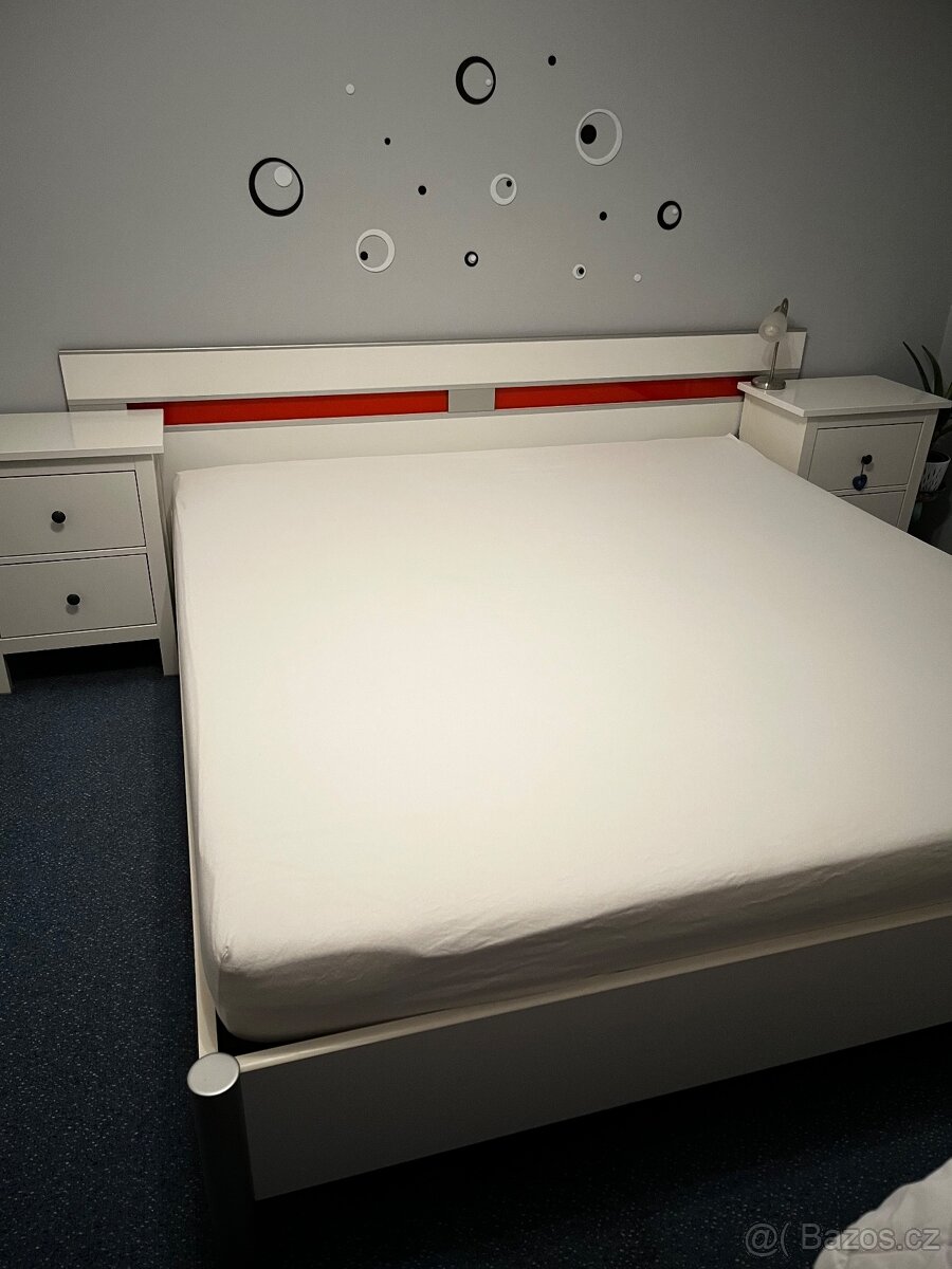 Manželská postel + skříň