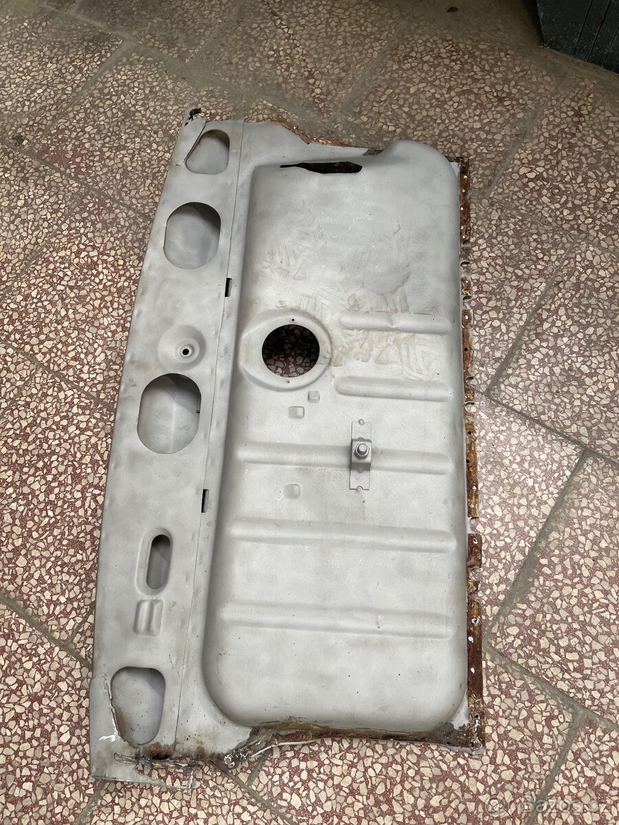 Podlaha předního kufru Škoda 110R