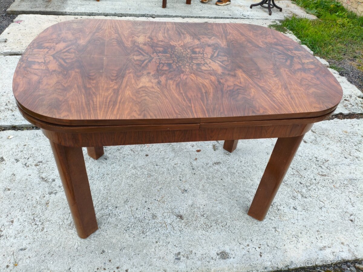 Halabala rozkládací stůl v ořechové kořenici