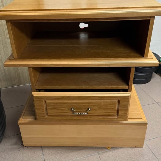 Televizní stolek / skříňka