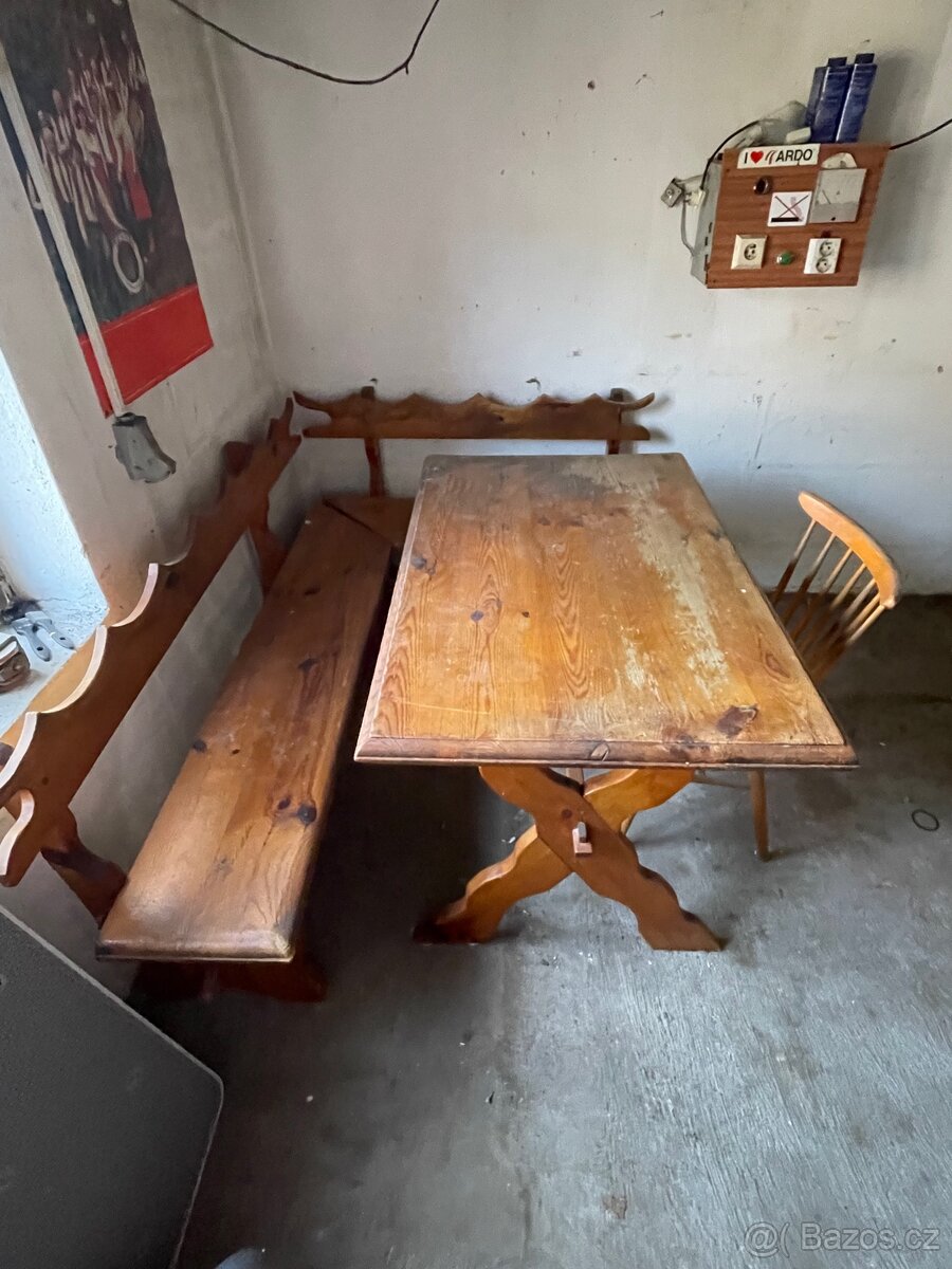 Stůl a lavice