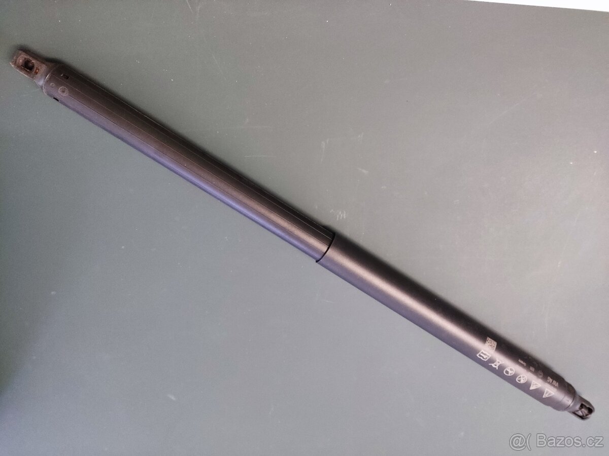 Škoda Scala - vzpěra kufru 657827552C