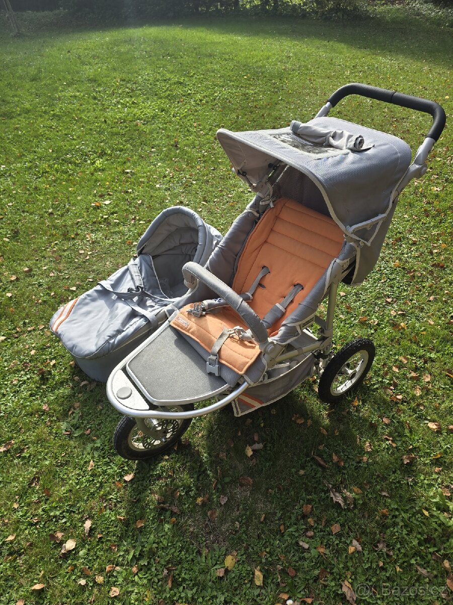 Kočárek Red Castle