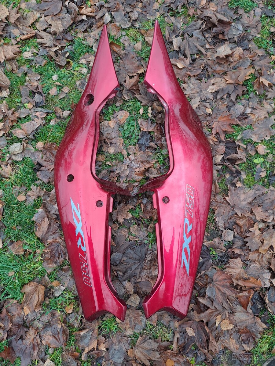 Zadní, boční podsedlove plasty Kawasaki ZXR 750J