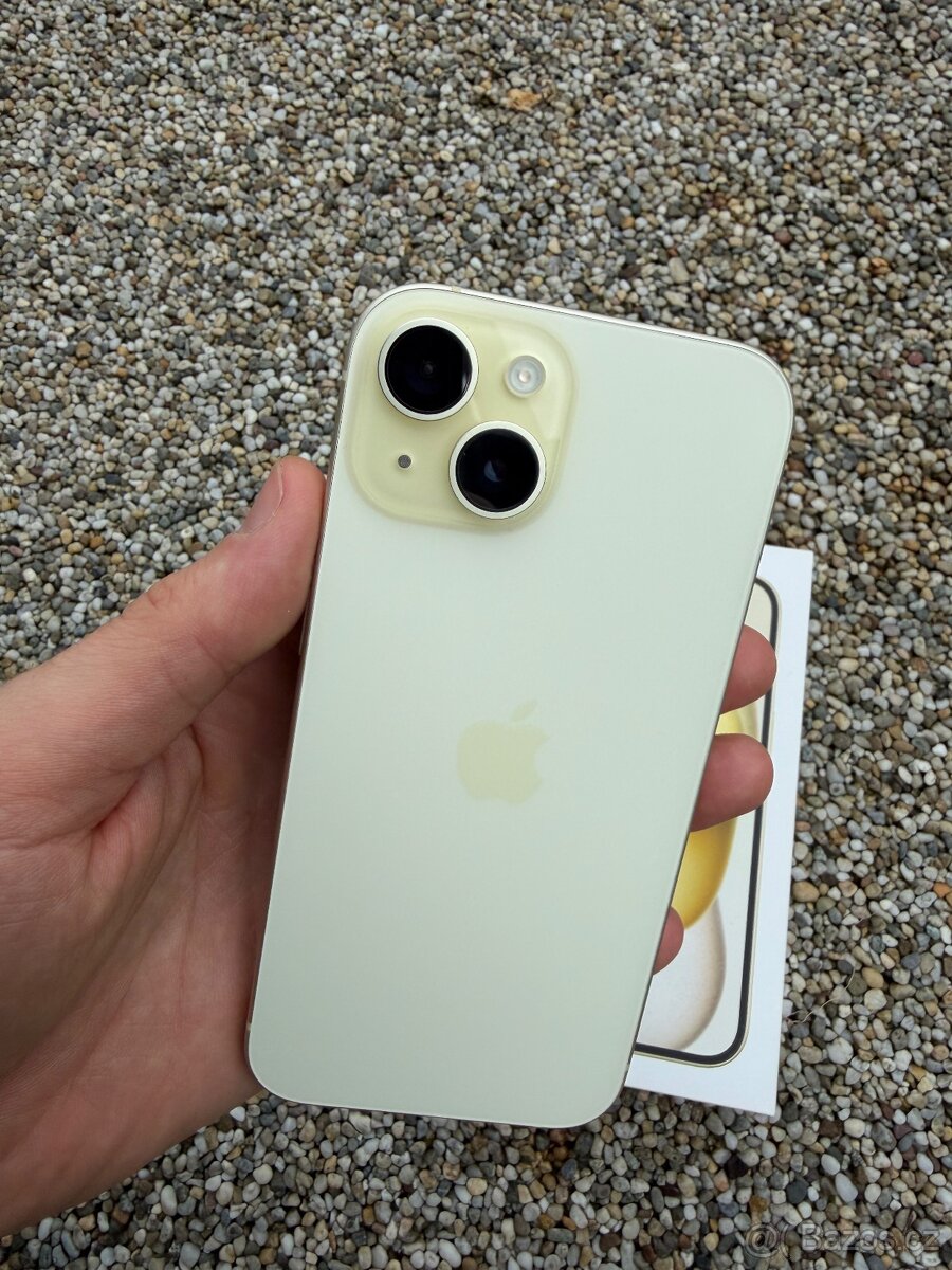 IPhone 15 - baterie 100%