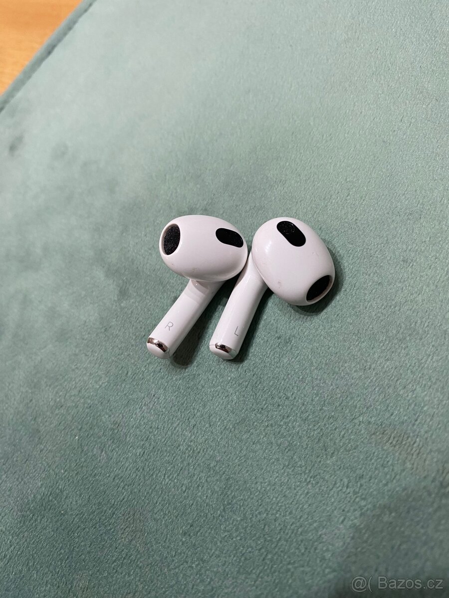 Apple AirPods 3. generace – jen sluchátka