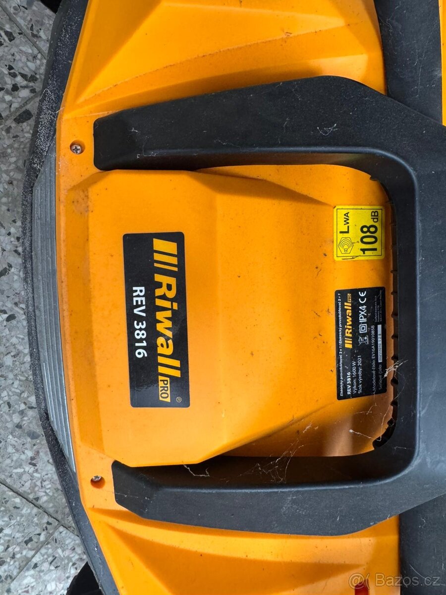 Prodám elektrický vertikutátor Riwall Pro REV 3816