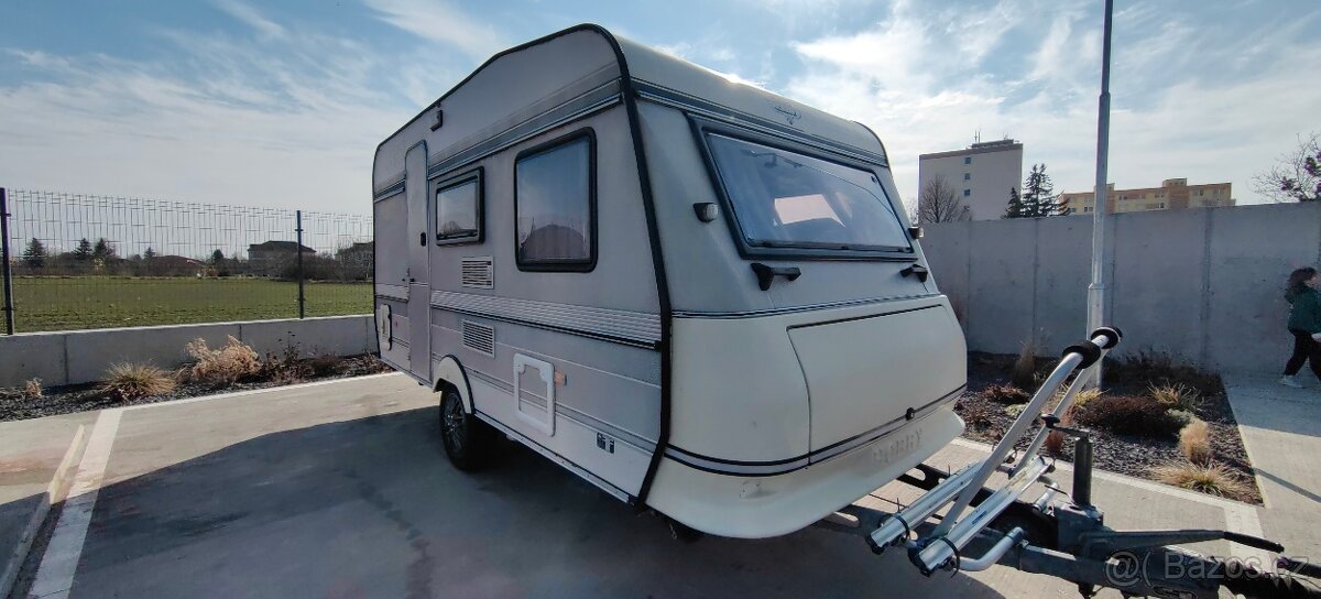 Karavan hobby 420 Deluxe + solar
