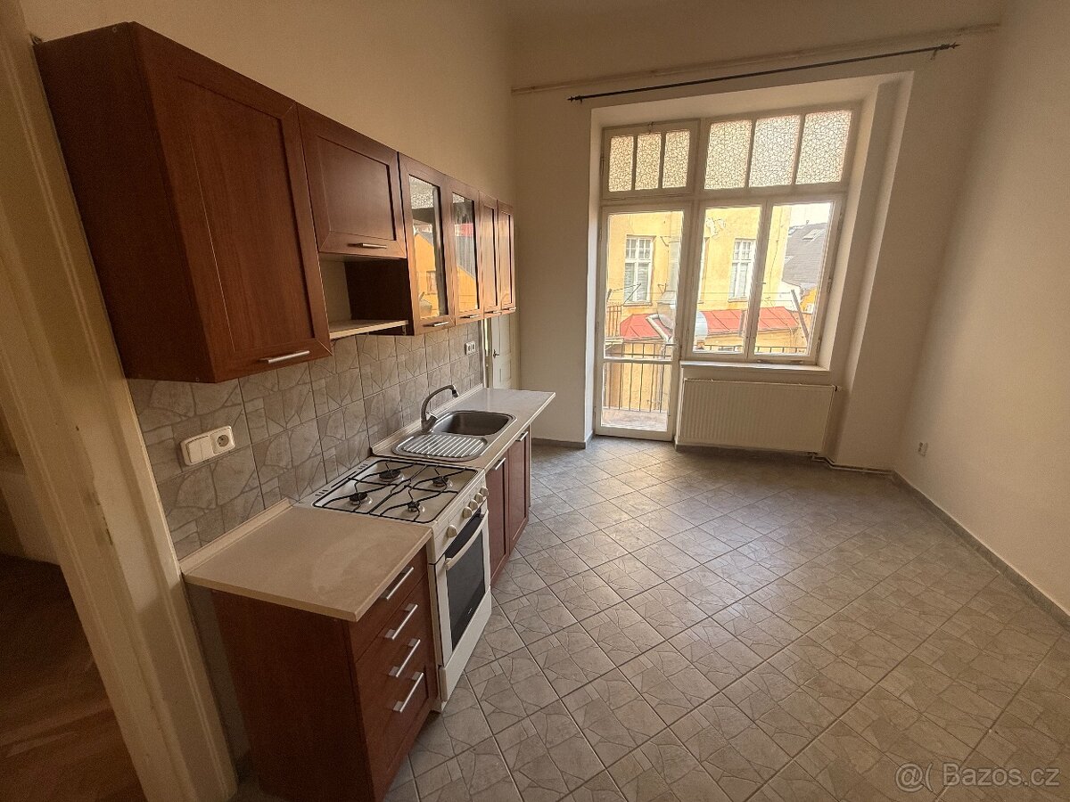 Pronájem 2+1,90m2s balkonem v centru města Olomouce
