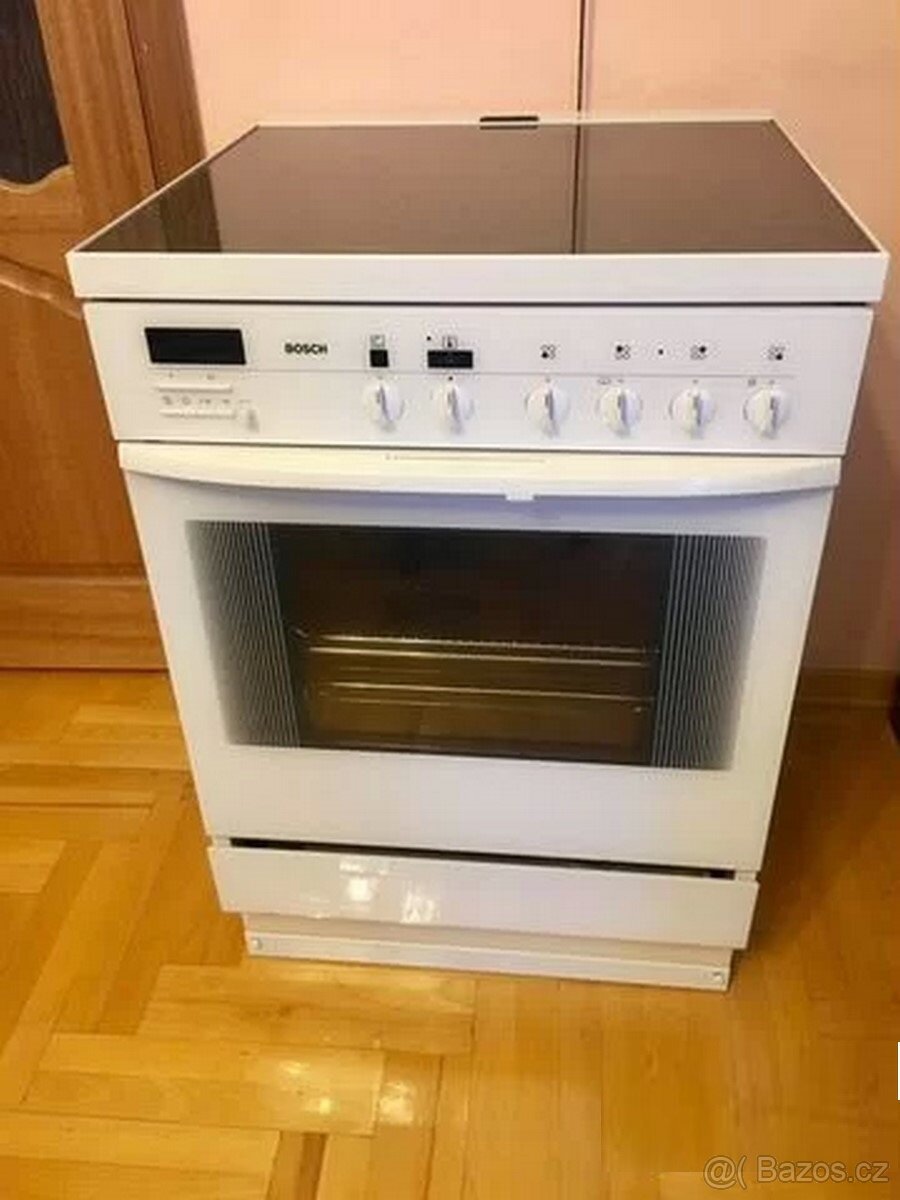 sporák sklokeramický Bosch 60cm, horkovzduch, pyrol.