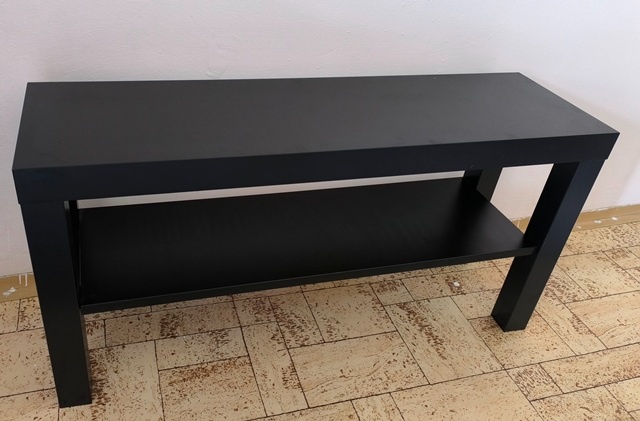 Stolek pod TV IKEA Lack (černý).