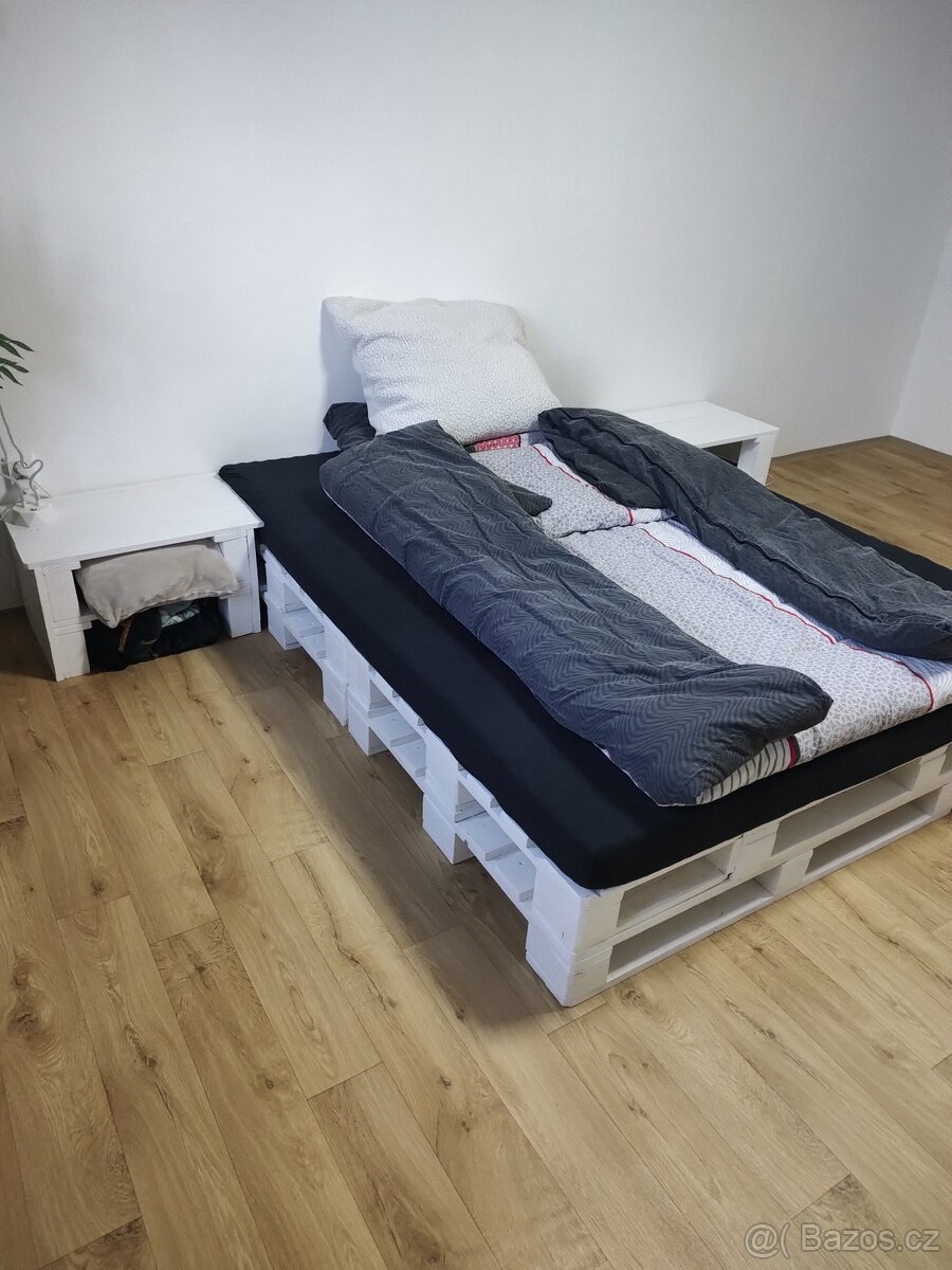 Postel z europalet bílá 160x200