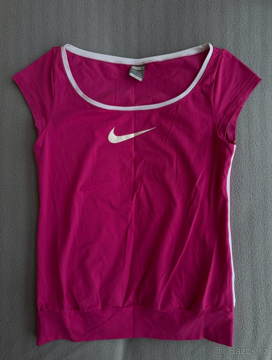 Růžové sportovní tričko NikeFIT