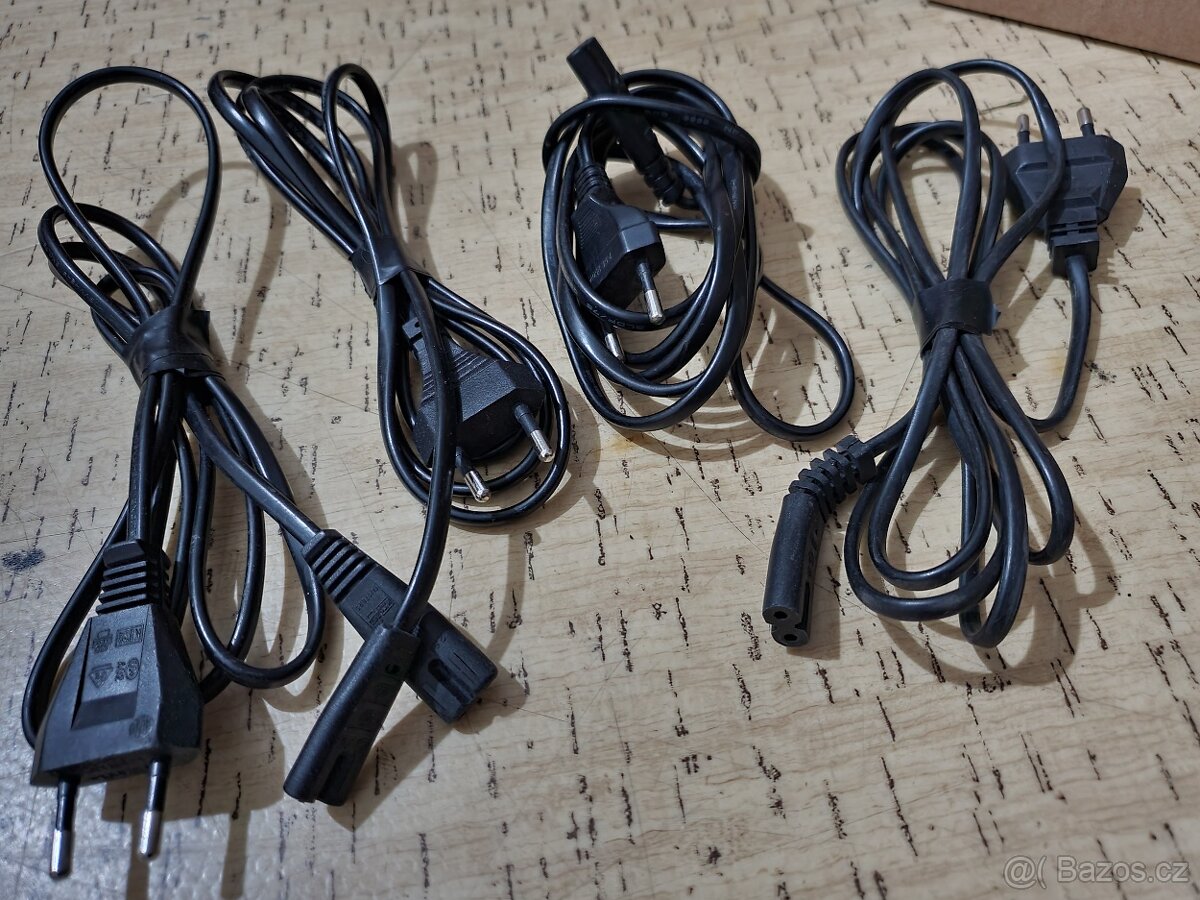 Kabely do PC, redukce, vga a ostatní.
