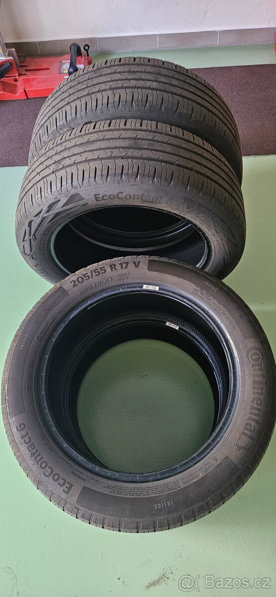 Prodám sadu letních pneu Continental 205/55 R17,cena za sadu